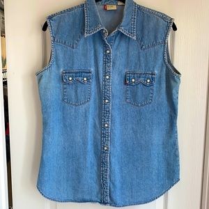 Vintage Levi’s Women’s Jean Shirt- Size Large